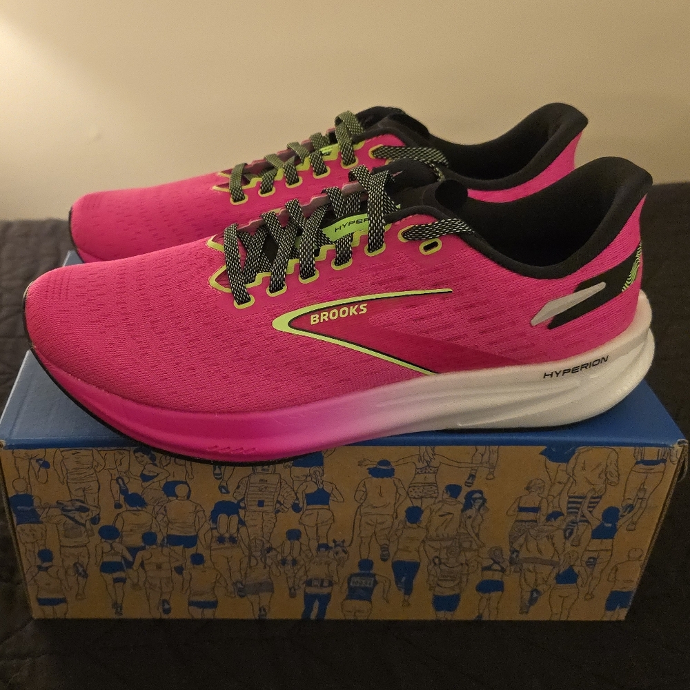 NEW IN BOX Brooks Hyperion Women's Size 9.5 Running Shoes in Pink